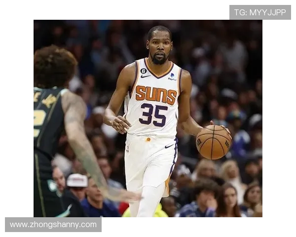 杜兰特半场高效发挥11投6中贡献14分5篮板1助攻带领球队稳步前进